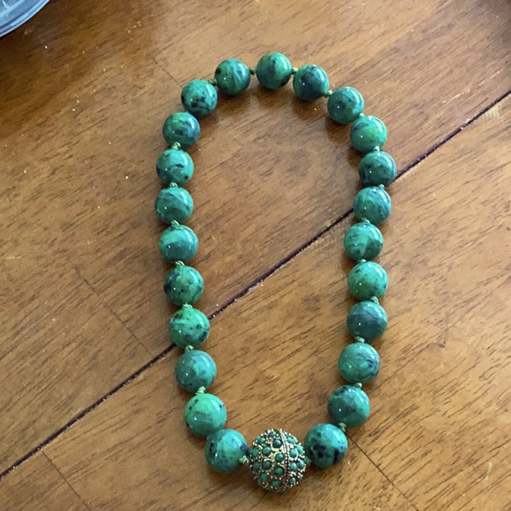 Very elegant turquoise colored necklace Lucite/Plastic with bauble clasp